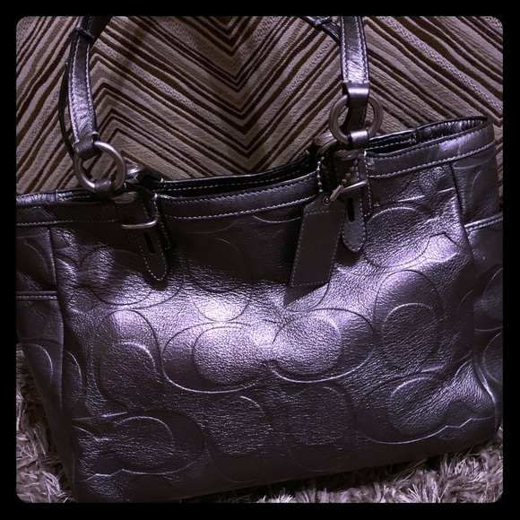 Coach Tote- In very good condition. - Picture 2 of 3